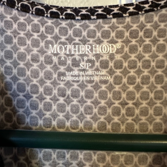 🌸4/$40 Patterned Ruched Maternity Top - Picture 3 of 5